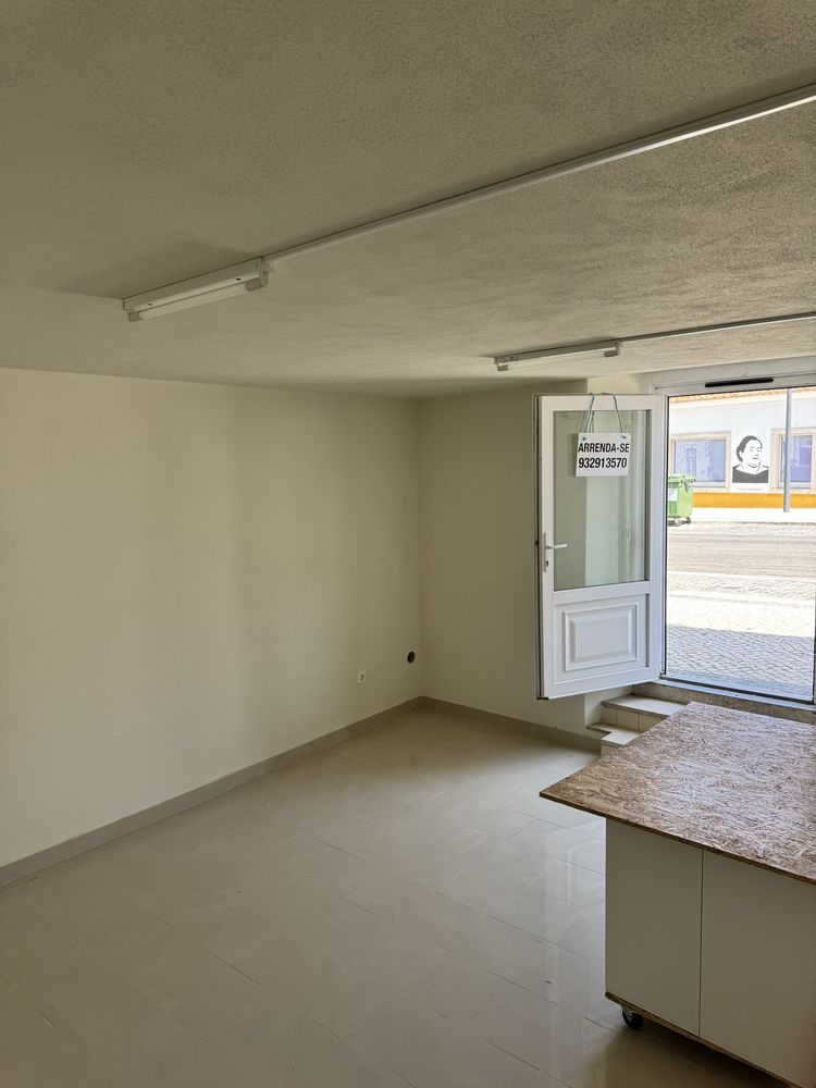 Arrenda-se loja no centro da Chamusca – 27 m²