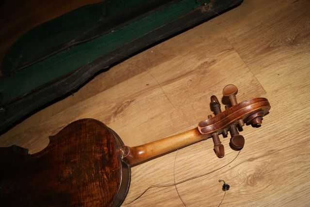 Skrzypce stare futerał smyczek