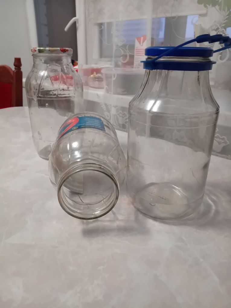 Продам  банки 3л і  2 л.