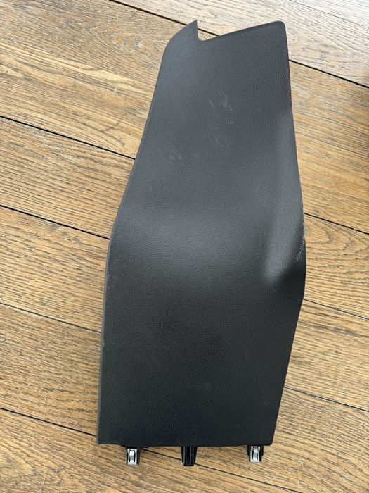 Osłona konsoli tunelu lewa do Renault Megane IV