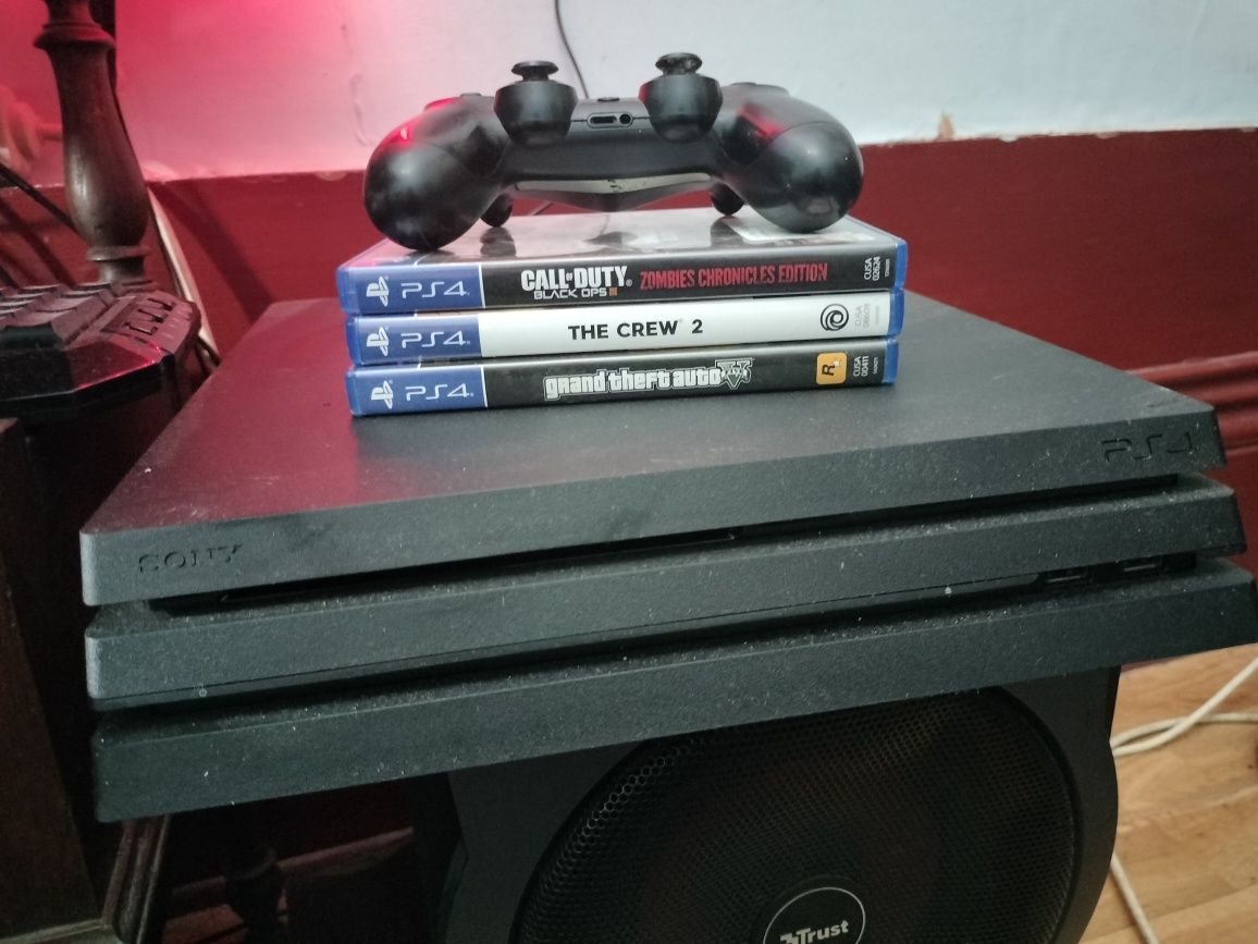 Ps4 pro 4k 1Tb 1 comando e 3 jogos PREÇO FIXO