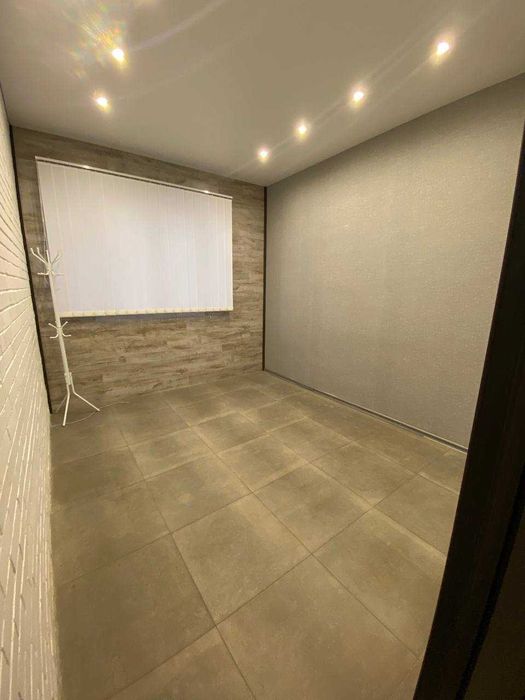 Оренда приміщення 125 кв.м на м. Позняки (фасад) без комісії!