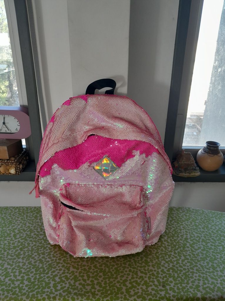 Vendo Mochila de Senhora muito bonita como nova