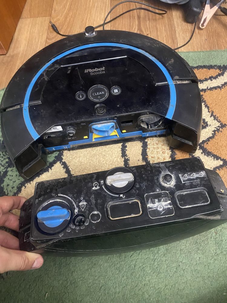 Робот пилосос iRobot Scooba 450