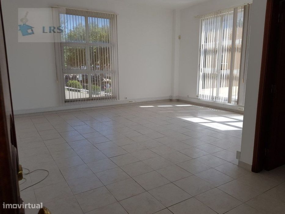 Carcavelos - S. Miguel das Encostas
Escritórios para arrendamento ...