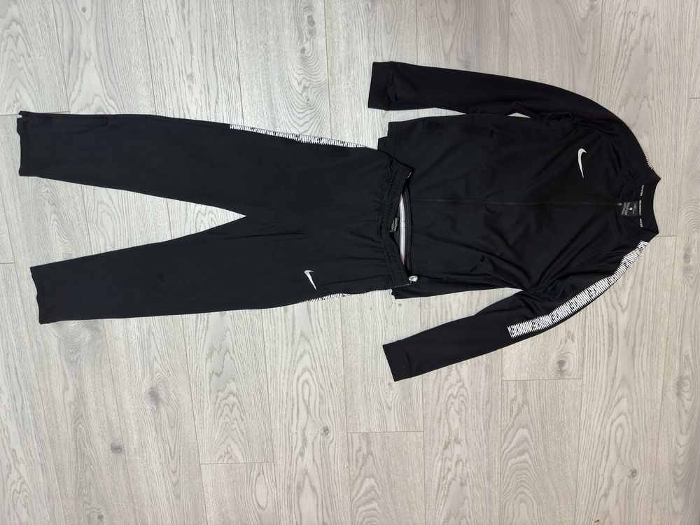 Продам оригінальний костюм Nike