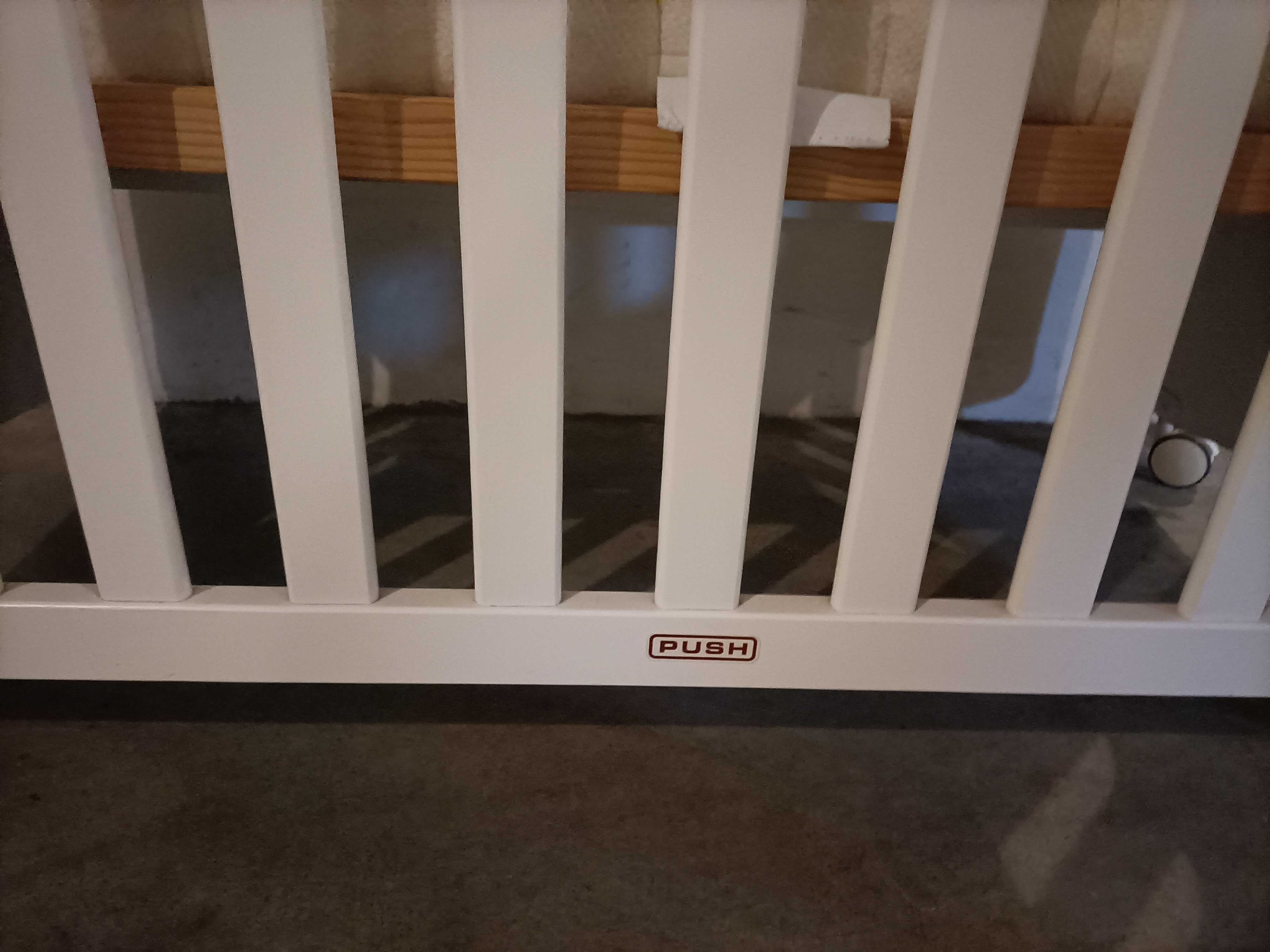 Cama de bebé Trama
