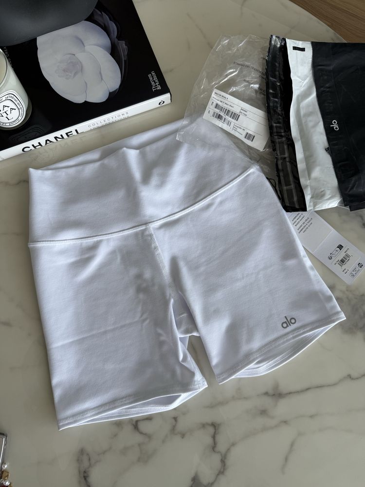 ALO yoga shorts accolade coat airlift white black silver new