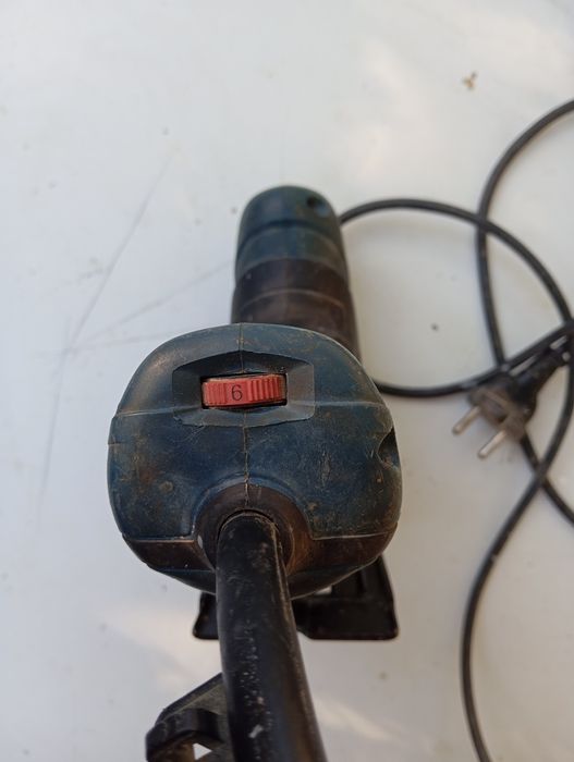 Bosch gst 90 e. Електролобзик.