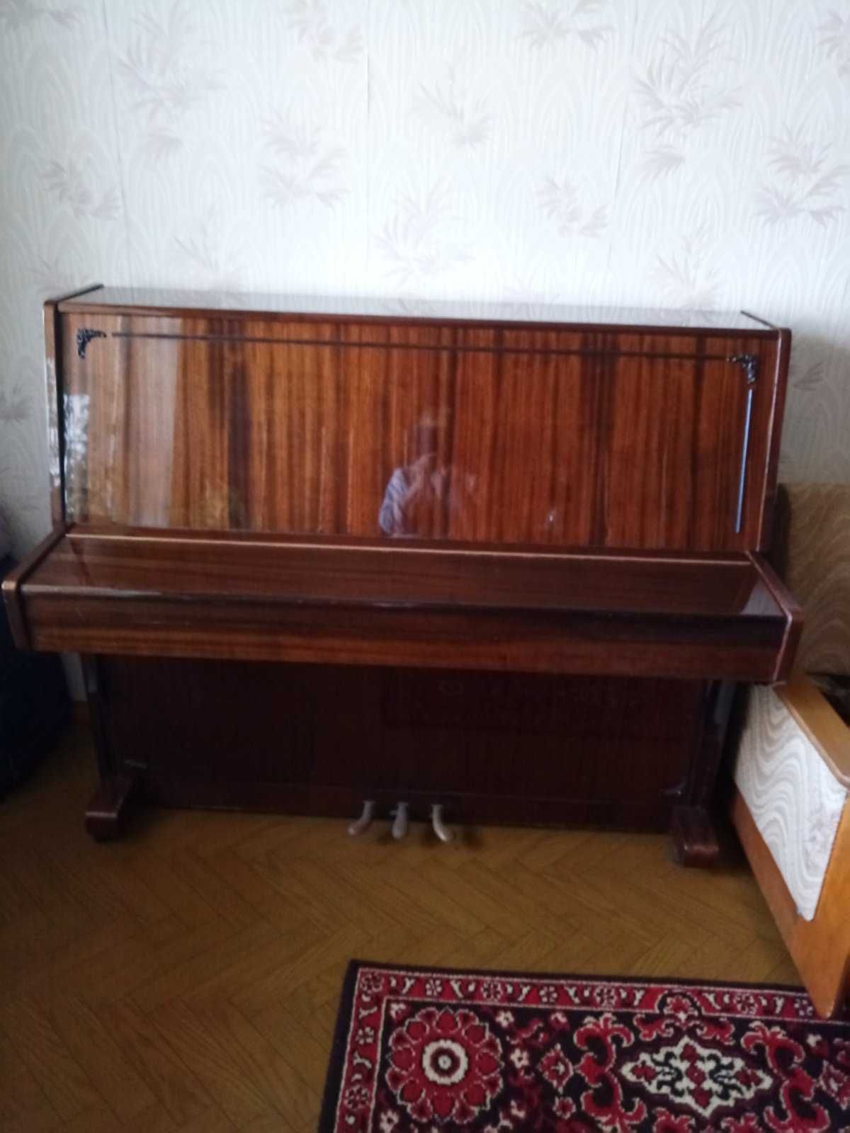 Піаніно "ЛІРІКА"