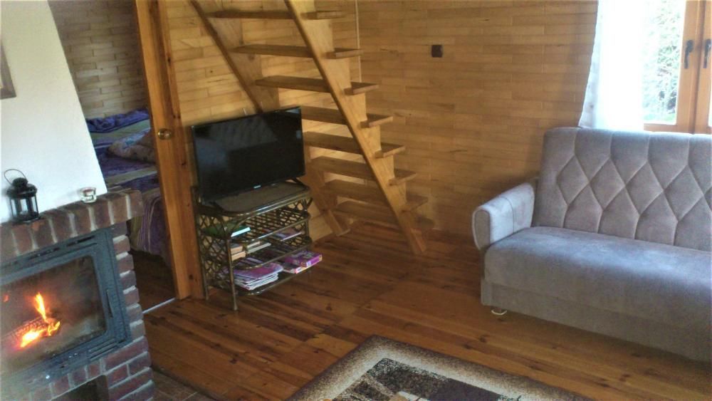 Klimatyczny domek drewniany nad jeziorem na Warmii
