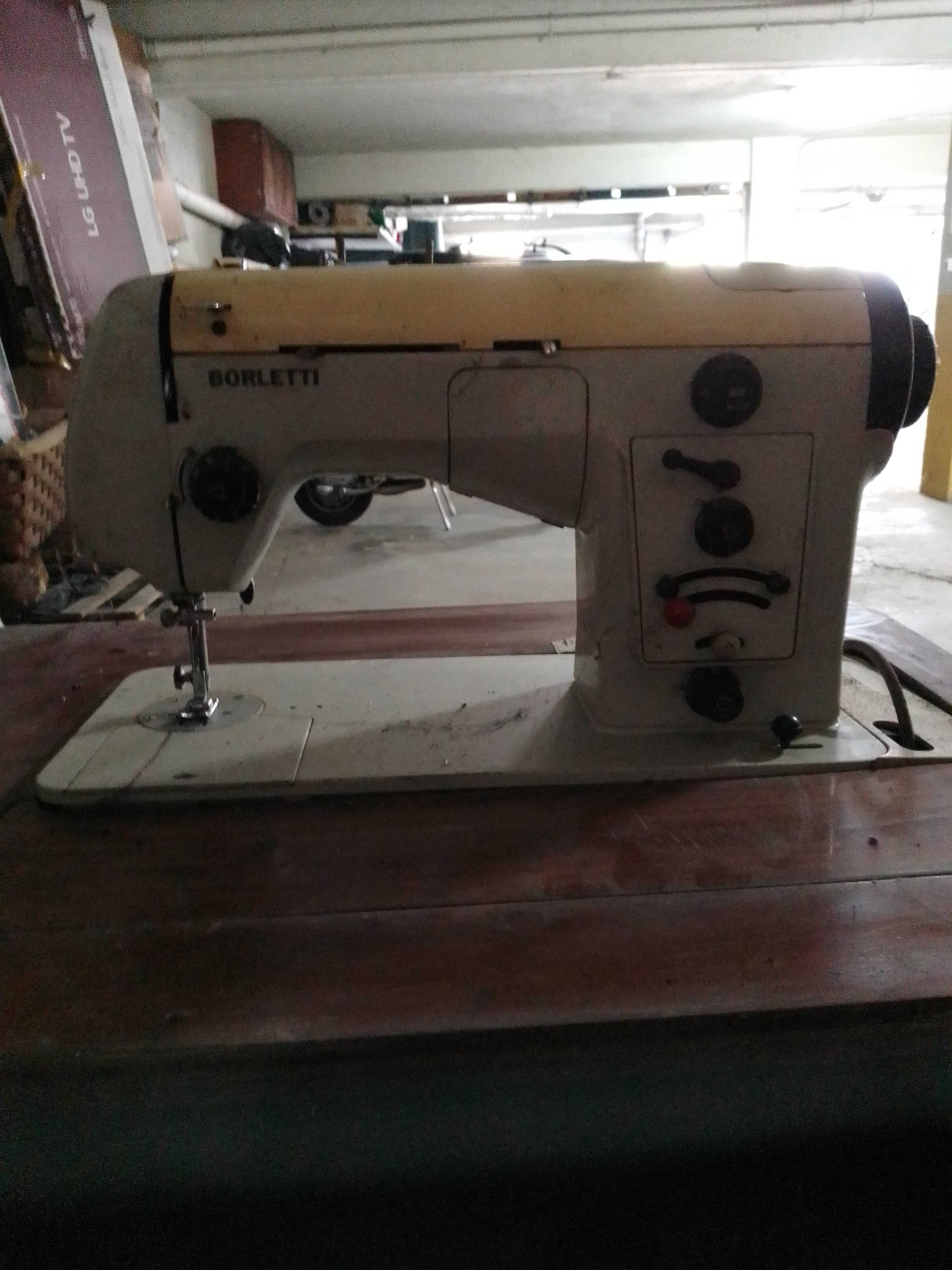 Máquina costura antiga borletti. No