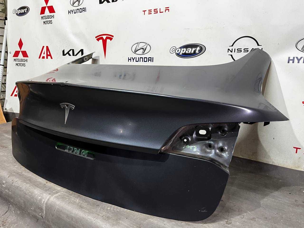 Кришка багажника Ляда Tesla Model 3 2018-2020 1081460-EO-D
