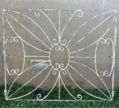 Grades de ferro pintadas