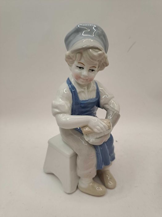 Статуетка. Статуэтка. Дети