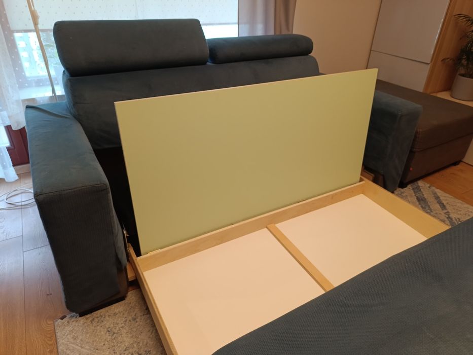 Sofa rozkładana plus skrzynia pufa