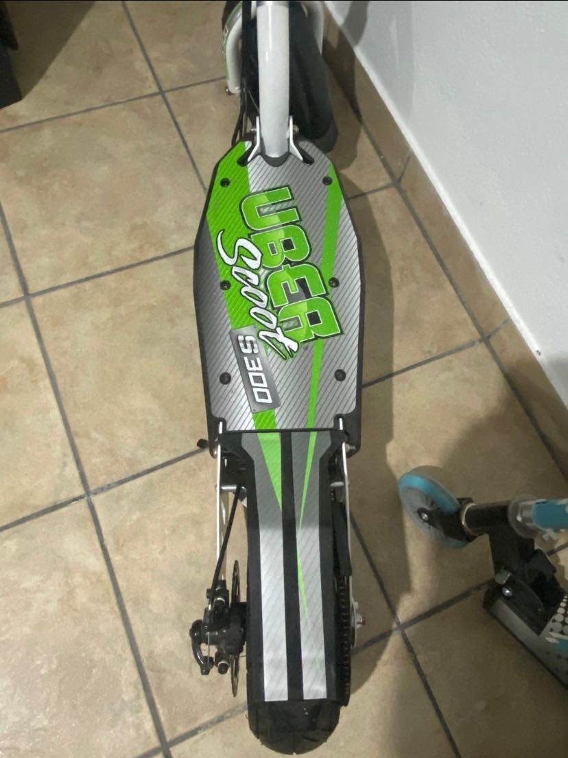 Trottinette eléctrica Uber Scoot S300