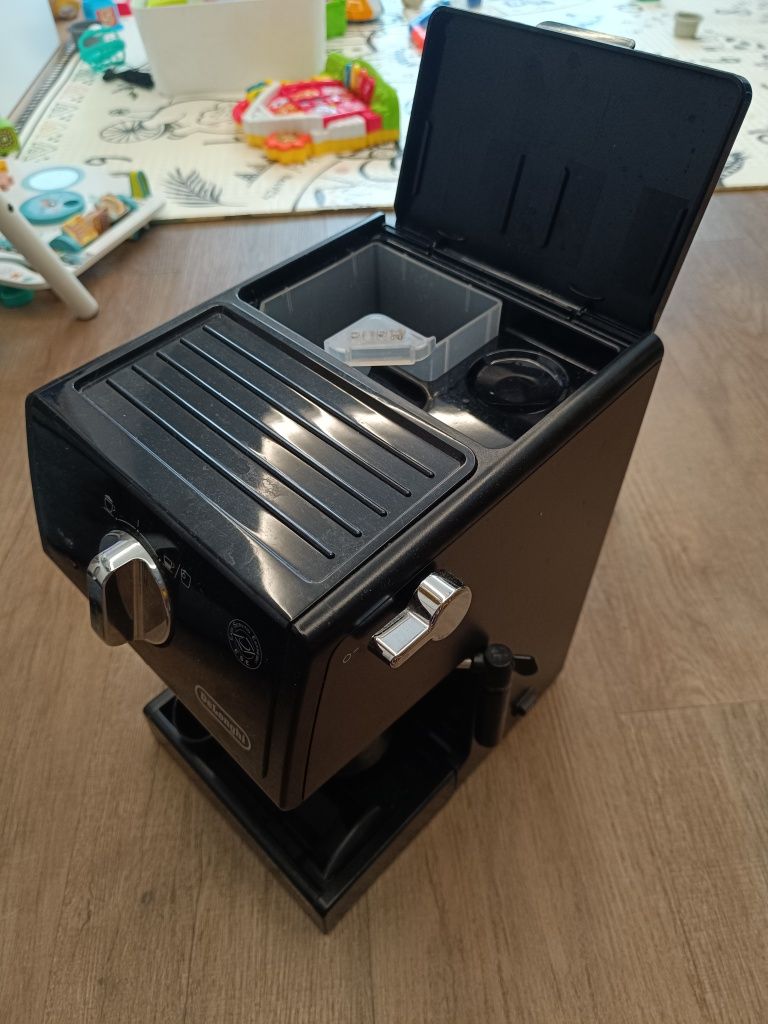 Ekspres do kawy kolbowy DeLonghi ECP31.21