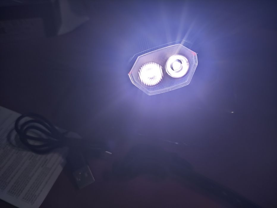 Przednia lampa rowerowa z klaksonem