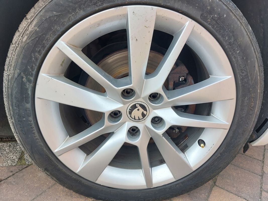 Felgi Aluminiowe 17/5x112 Et49 Skoda Octavia Iii Superb Ii 5ecc