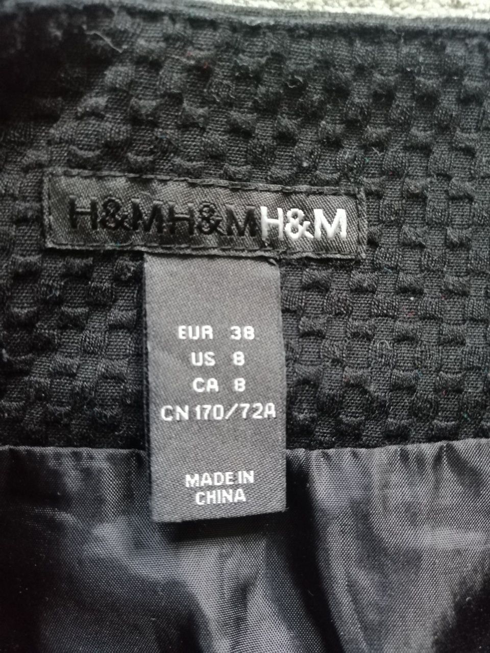 Czarna spódnica mini rozszerzana H&M rozmiar 38