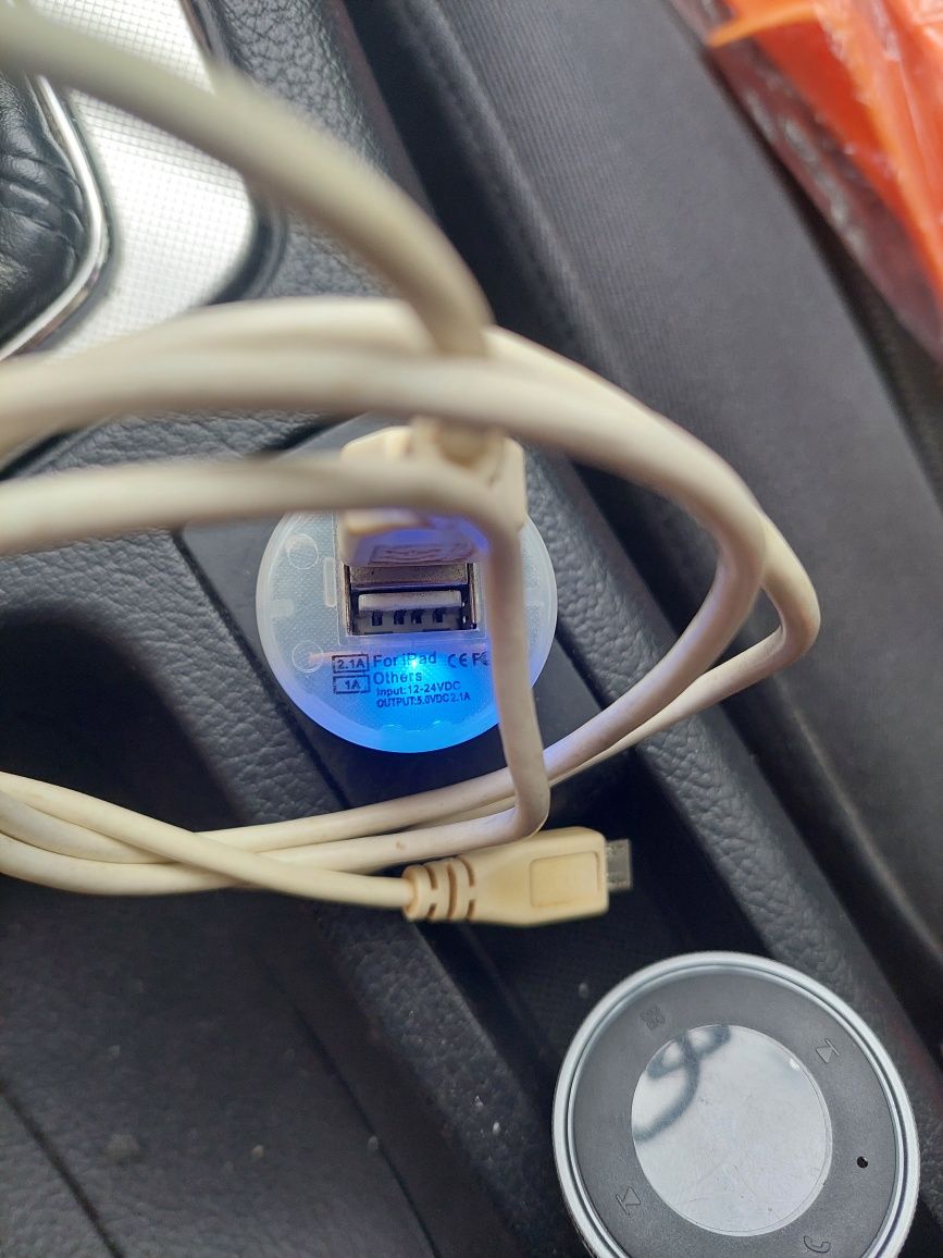 Ładowarka samochodowa do telefonu smartfonu USB+ Gratis