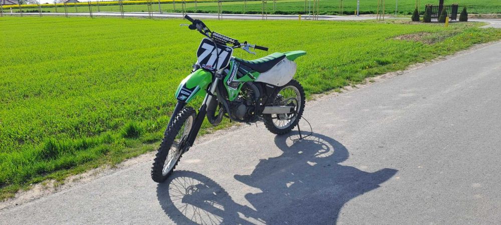 Sprzedam Kawasaki KX 125 z 2003r w bardzo dobrym stanie 32mth nalotu.
