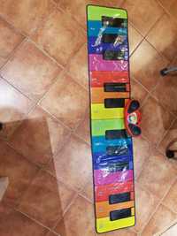 Mata muzyczna  pianino rainbow colours 180cm