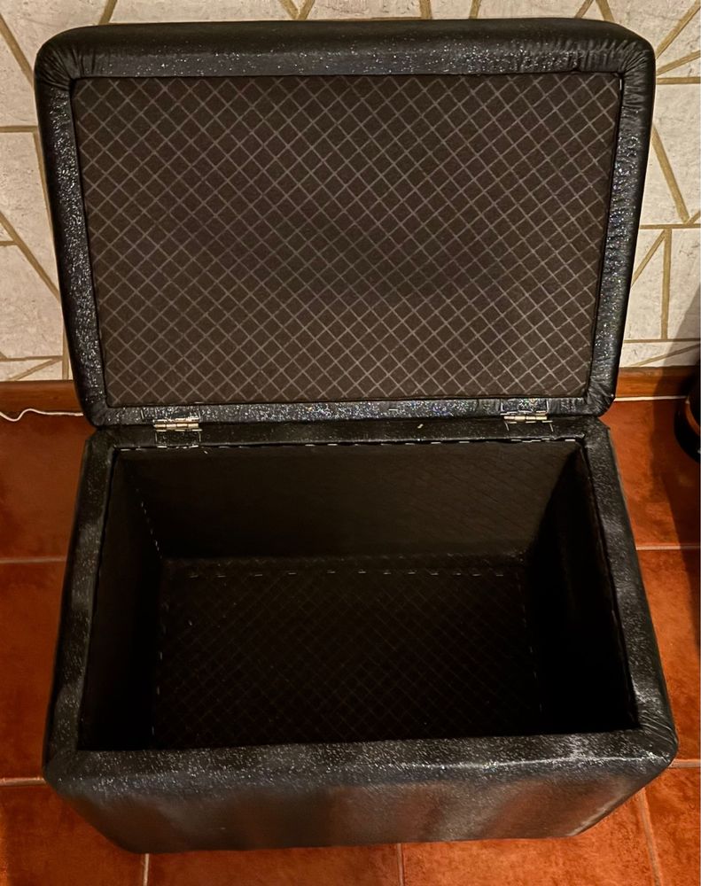 Pouf com bau preto