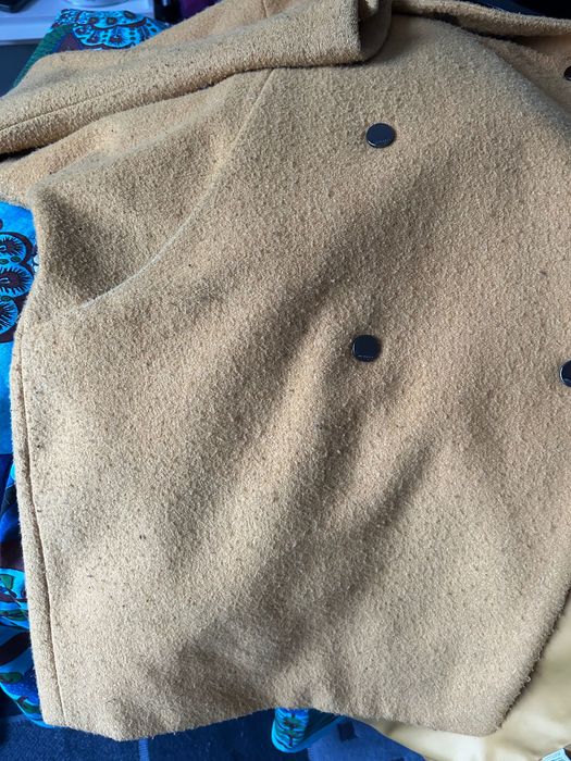 Żółty płaszcz Monnari