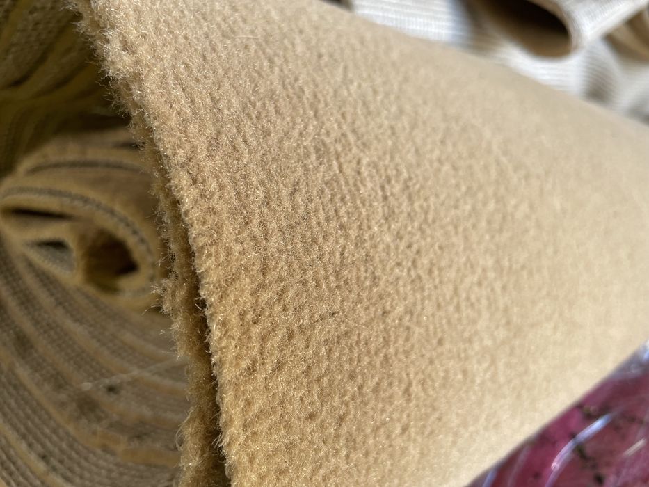 Wykladzina dywanowa z podkladem gumowym/ Welur grubosc 8 mm