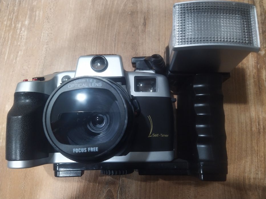 Плівкова фотокамера Canon