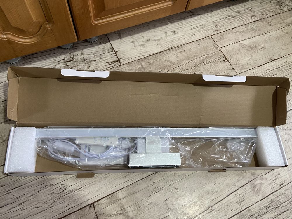 Lampa nad lustro z przełącznikem i pilotem 18 W 80 cm dlugości