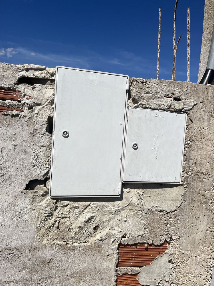 Vendo pequena quinta com ruina no centro de Mouriscas Abrantes
