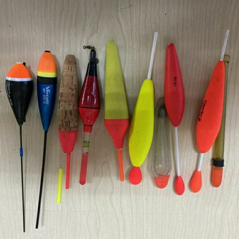 Boias de pesca mar e rio.