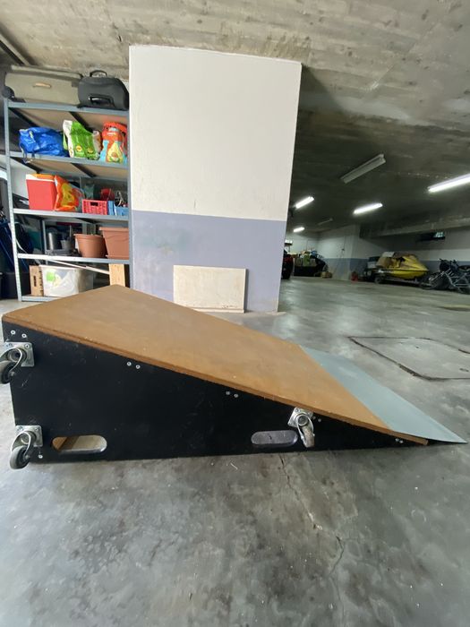 Rampa de skate  + skate (gratuito)