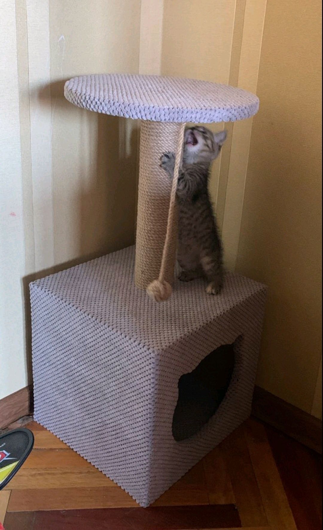 Котячий маяк когтеточка домик для котика