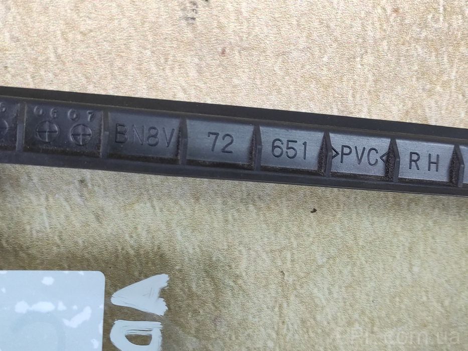 Mazda 3 BK 2003-2009 седан стекло двери уголок задний правый BN8V72651