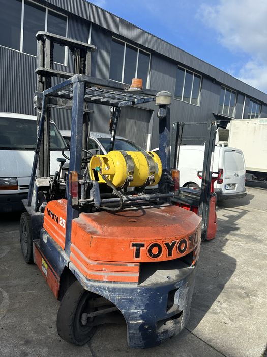 Empilhador toyota2500 kgrs gas