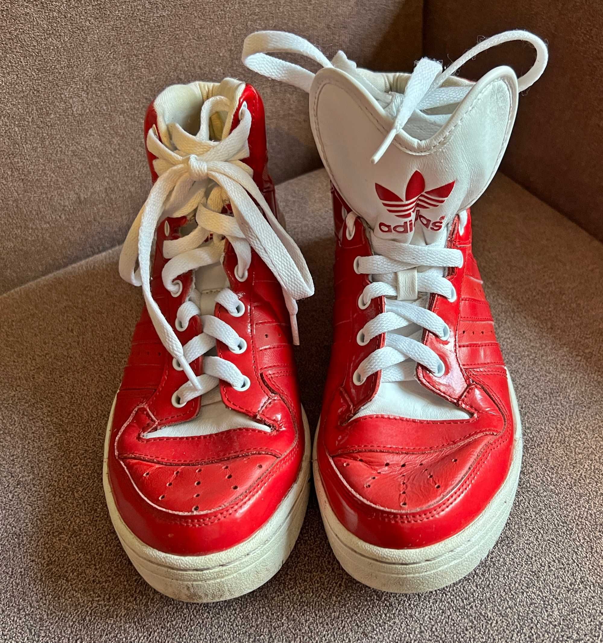 кроссовки Adidas Metro Attitude с логотипом сердце