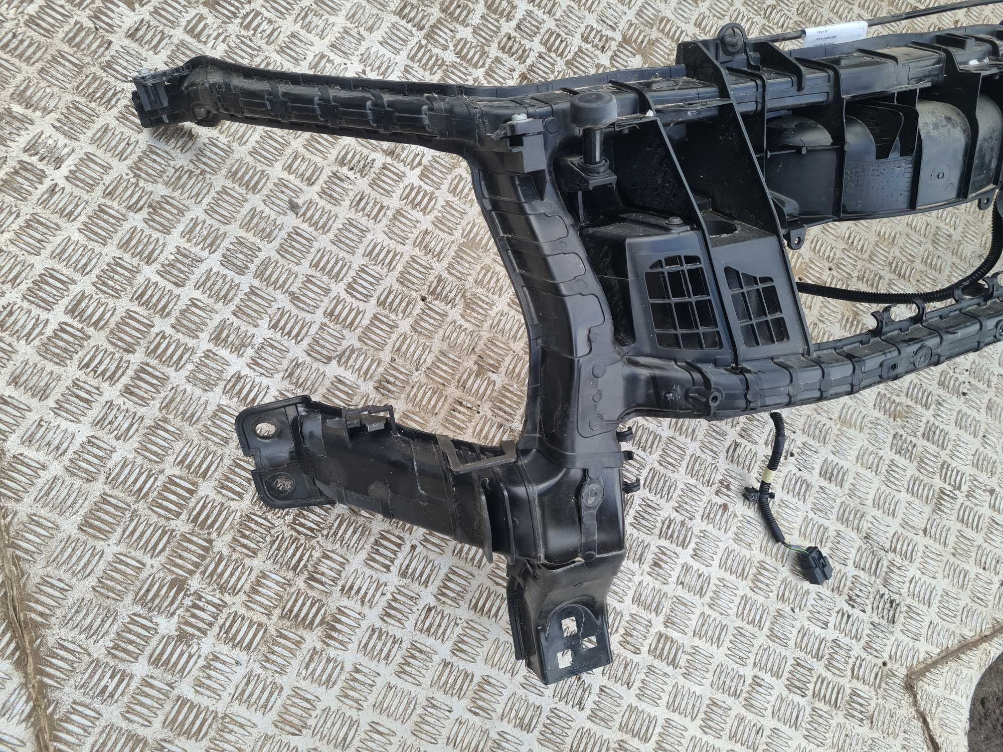 Ford e-Transit MK8 22r pas przedni wzmocnienie zamek komplet