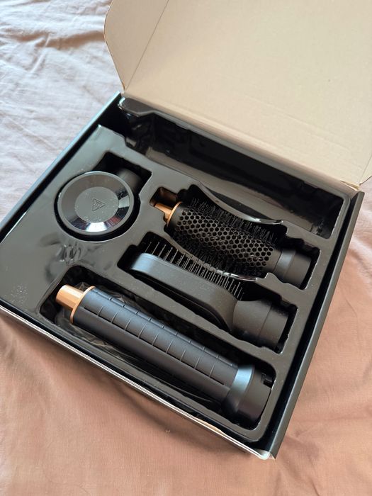 Фен з насадками для укладання