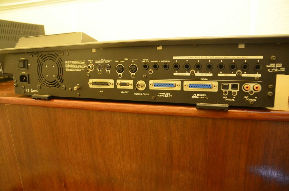 Mesa de mistura/ gravador digital Workstation Roland VS-2480 + MB-24