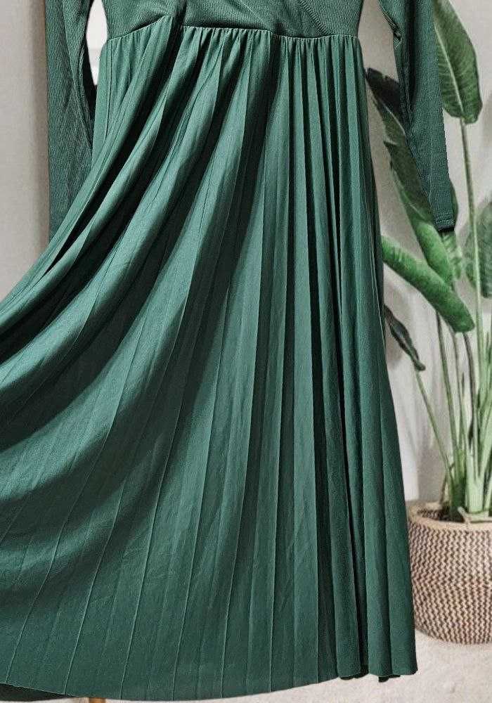 Платье зеленное плиссированное с длинным рукавом River Island, р. S/М