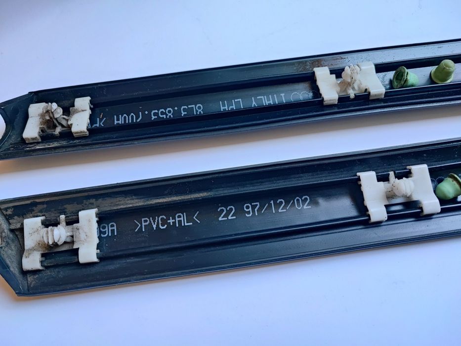 Listwa dolna błotnika Audi A3 8l wersja 3 drzwi spinki listwa boczna