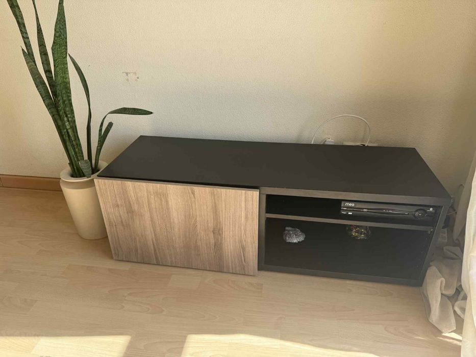 Aparador de TV com gaveta