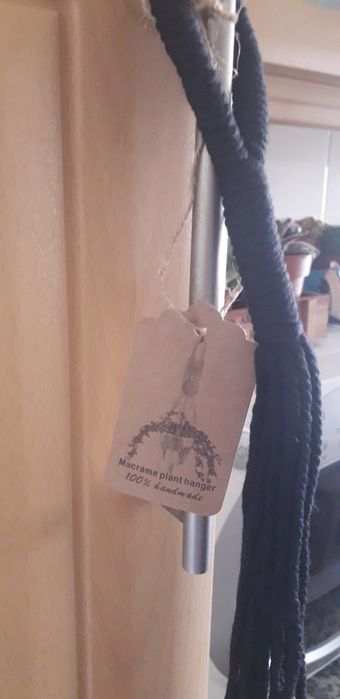 Suporte de vaso para pendurar em macramé
