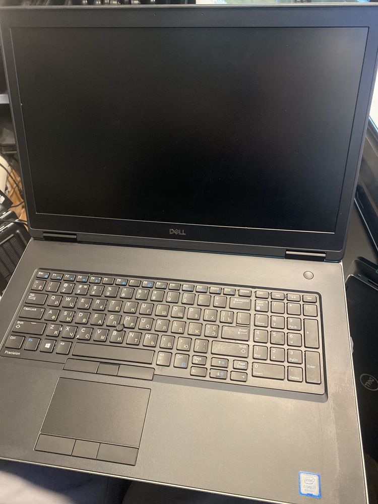 Dell Precision 7730 17" IPS FHD Xeon 16Gb AMD WX4150 /Quadro P3200 Win