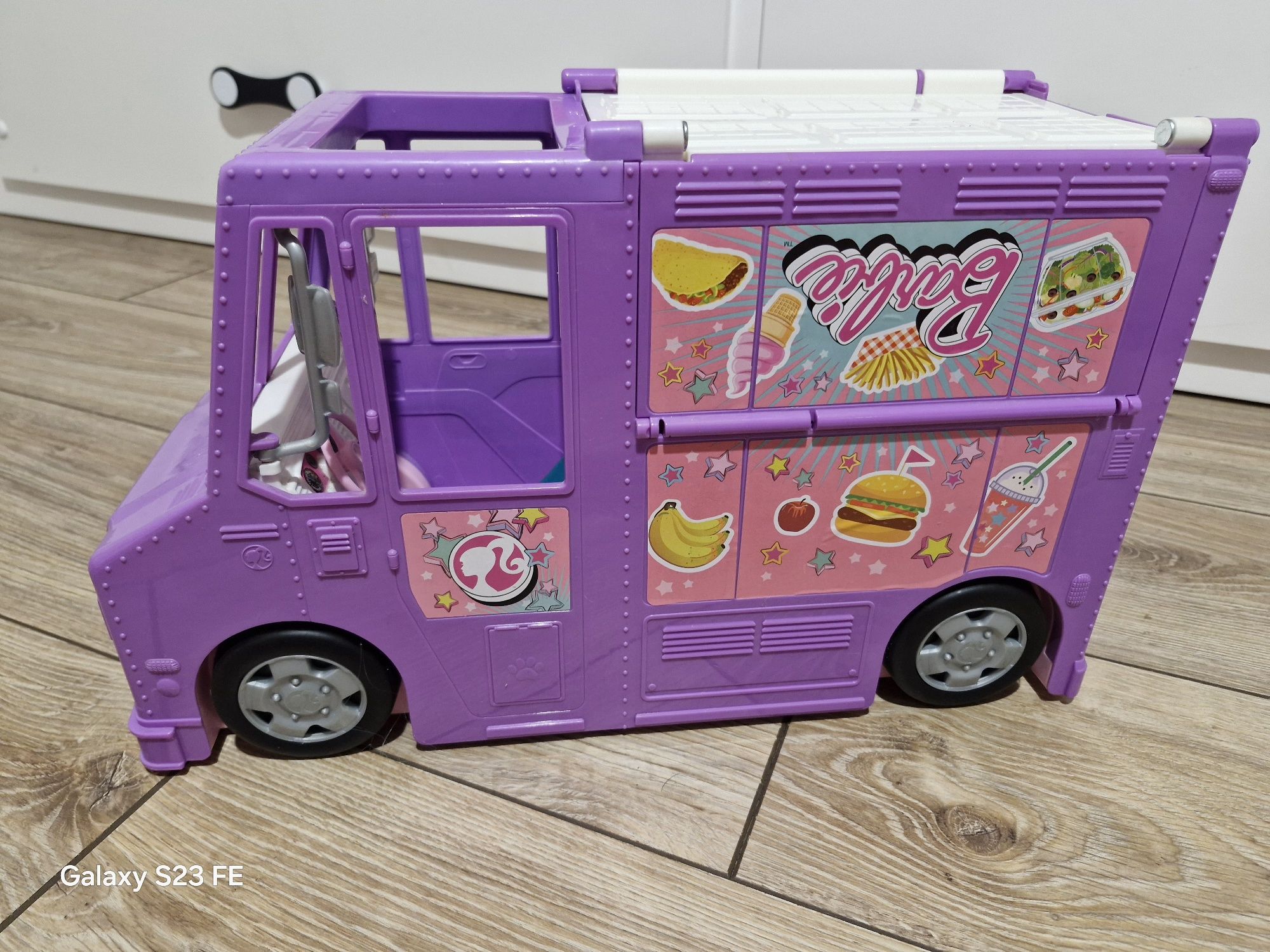 Food truck Barbie