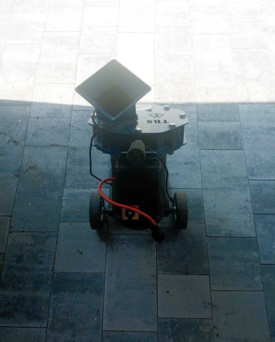 Подрібнювач гілок та бур'янів TRS